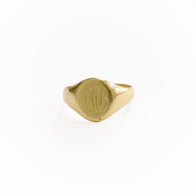 Lot 362 - An 18 Carat Gold Signet Ring, finger size X1/2