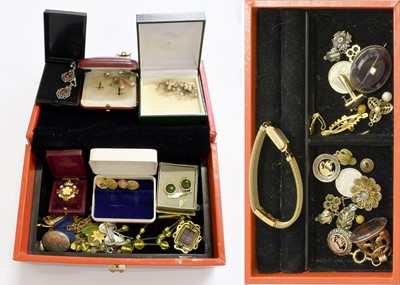 Lot 317 - A Quantity of Jewellery, including a brooch,...