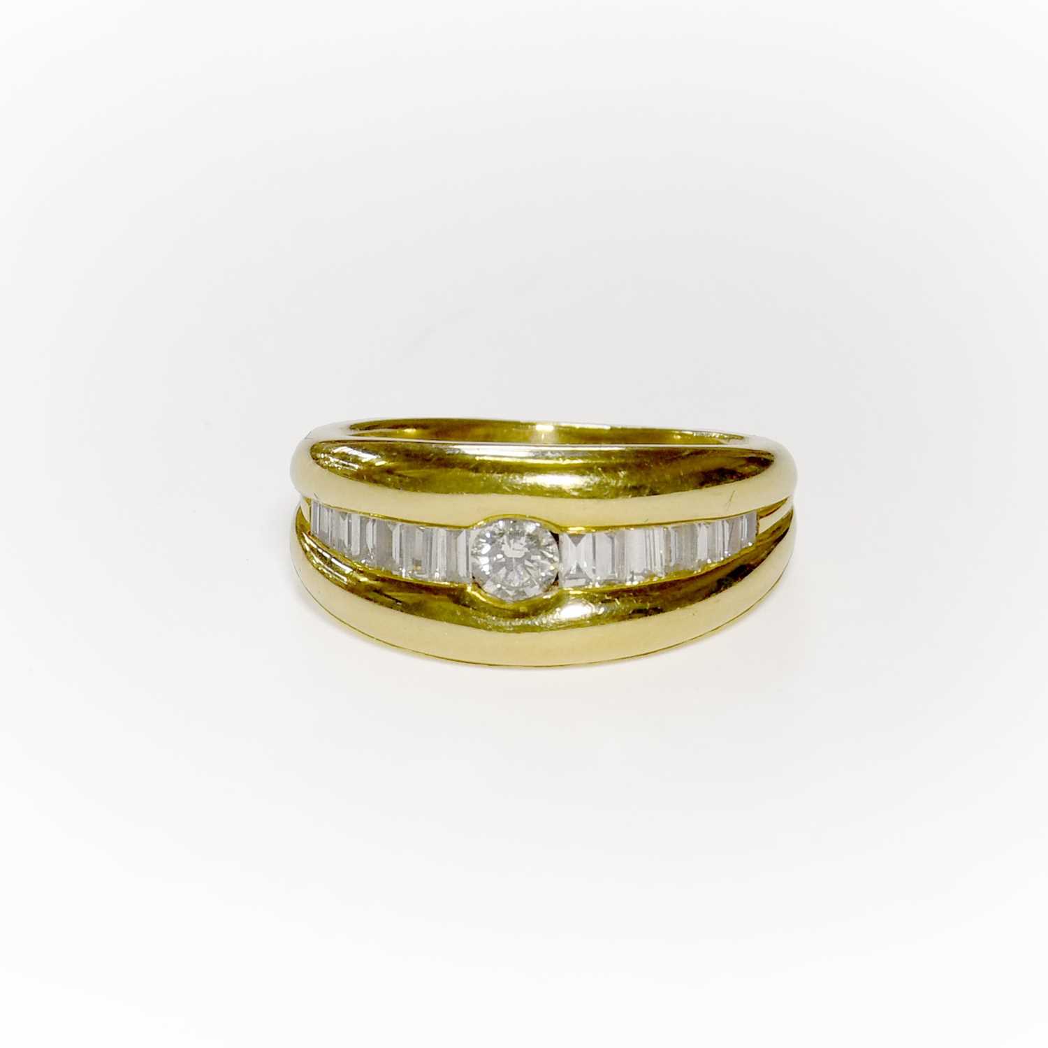 Lot 12 - A Diamond Ring, the round brilliant cut...