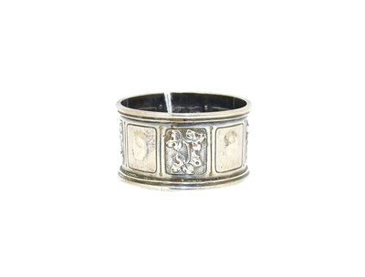 Lot 26 - An Edward VII Silver Napkin-Ring, by Murrle...