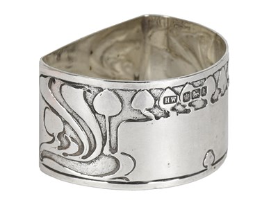 Lot 17 - An Edward VII Silver Napkin-Ring, by Horace...