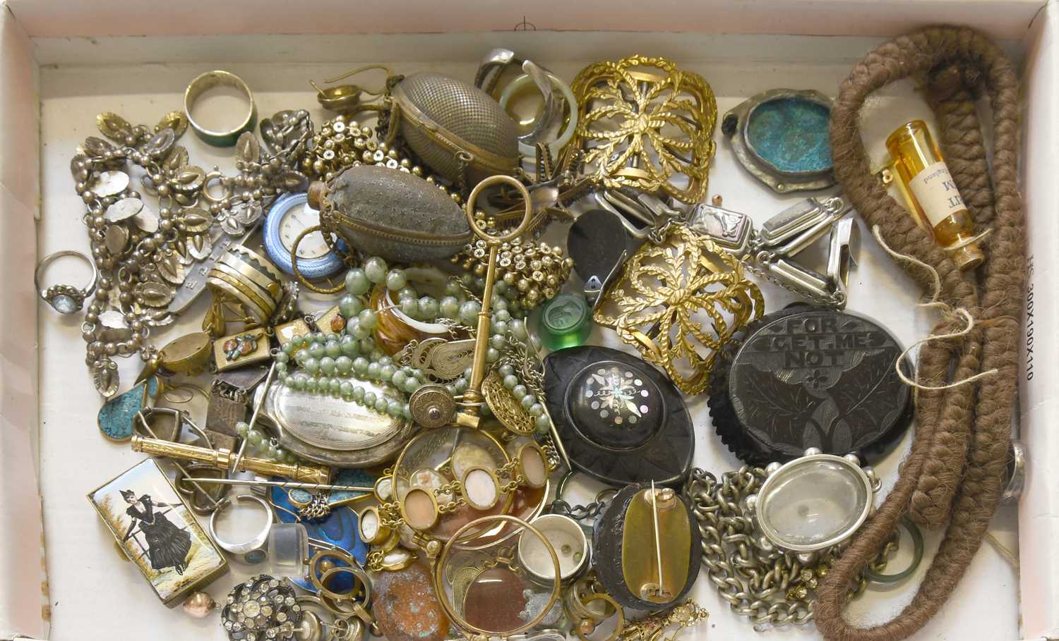 Lot 106 - A Quantity of Jewellery, including jet...