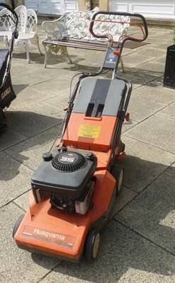 Lot 1120 - A Husqvarna Royal 42S petrol lawn mower