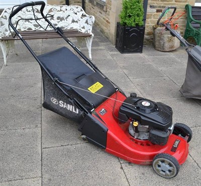 Lot 1121 - A Sanli 4 stroke OHVSSO petrol lawn mower