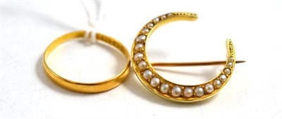 Lot 100 - A split pearl set crescent brooch and a 22ct gold band ring