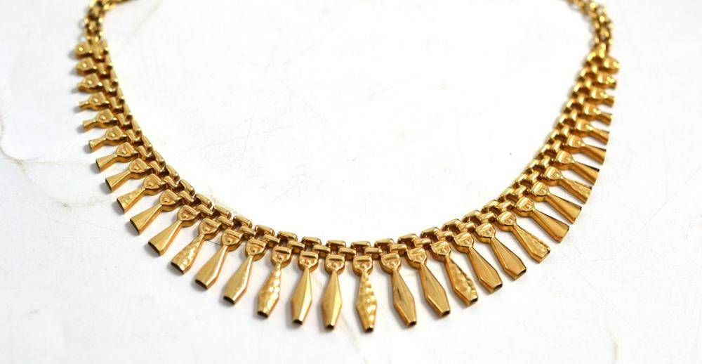 Lot 104 - A 9ct gold fringe necklace