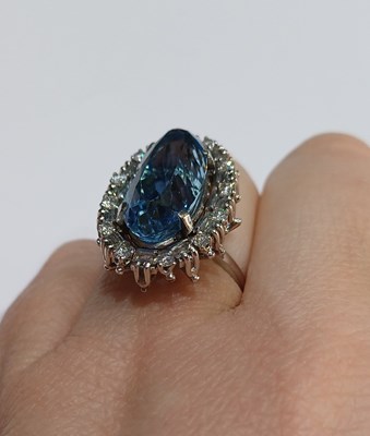 Lot 2256 - An Aquamarine and Diamond Cluster Ring the...