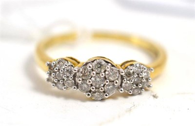 Lot 113 - A 9ct gold dress ring