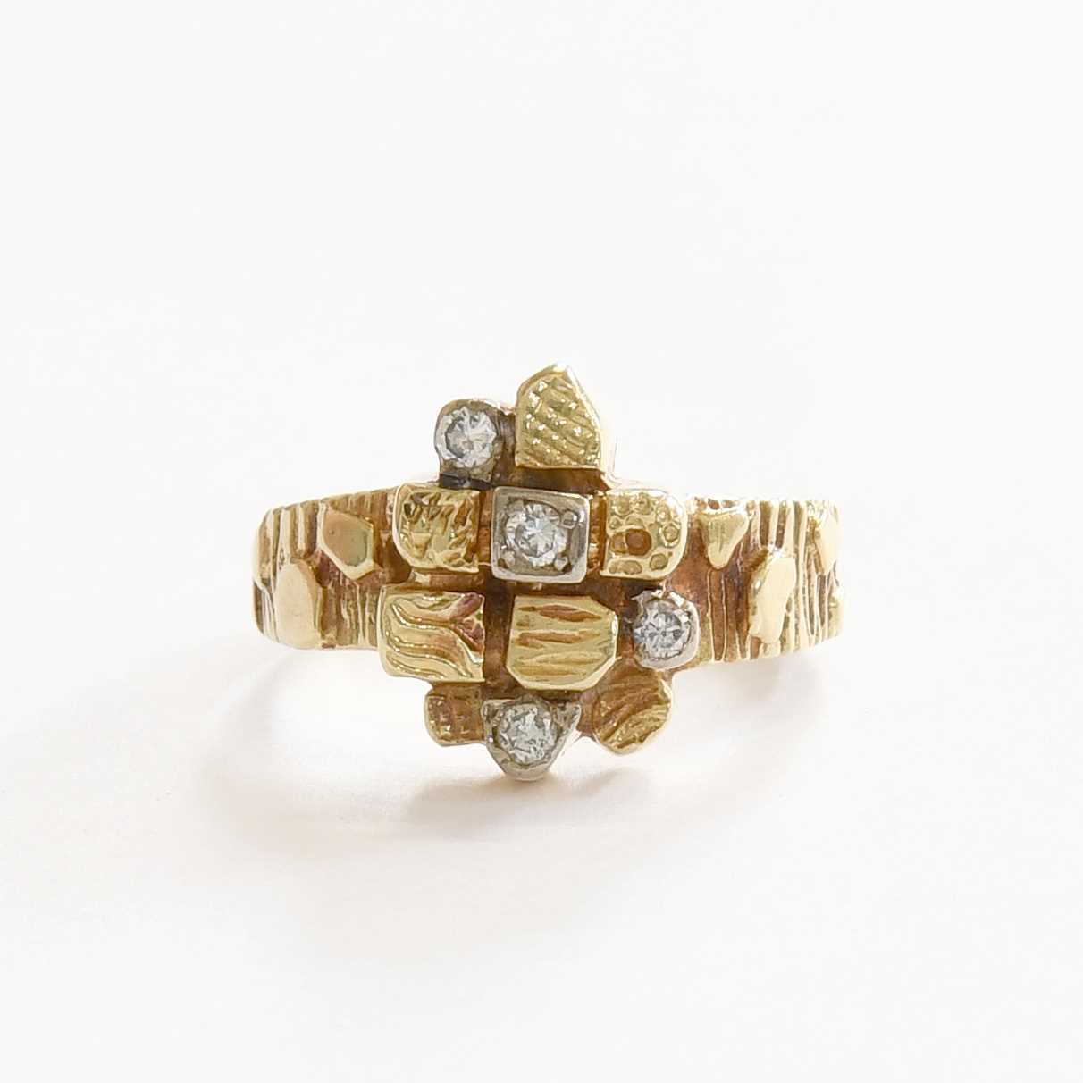 Lot 402 - A Diamond Ring, of abstract form, decorated