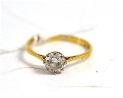 Lot 126 - Diamond solitaire ring