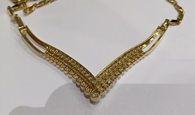 Lot 2212 - An 18 Carat Gold Diamond Necklace the central...