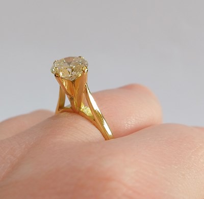Lot 2234 - An 18 Carat Gold Diamond Solitaire Ring the...
