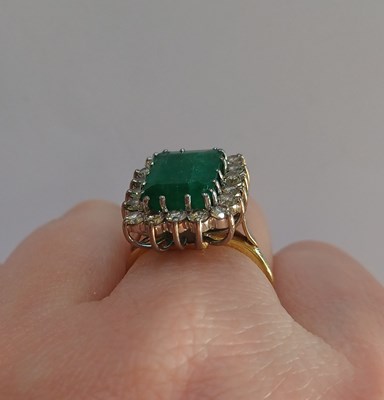 Lot 2233 - An Emerald and Diamond Cluster Ring the...