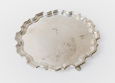 Lot 146 - A George V Silver Salver, by Albert Faulkner,...