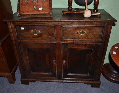 Lot 417 - Small oak sideboard