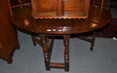 Lot 427 - Oak gate leg table