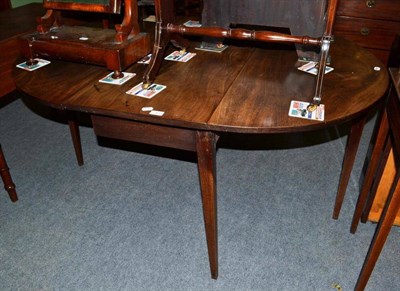 Lot 431 - A Georgian mahogany dining table