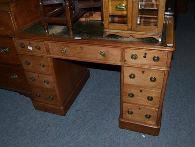 Lot 443 - A small Victorian mahogany desk