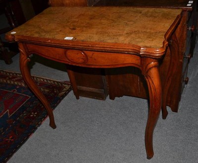 Lot 449 - Victorian walnut tea table