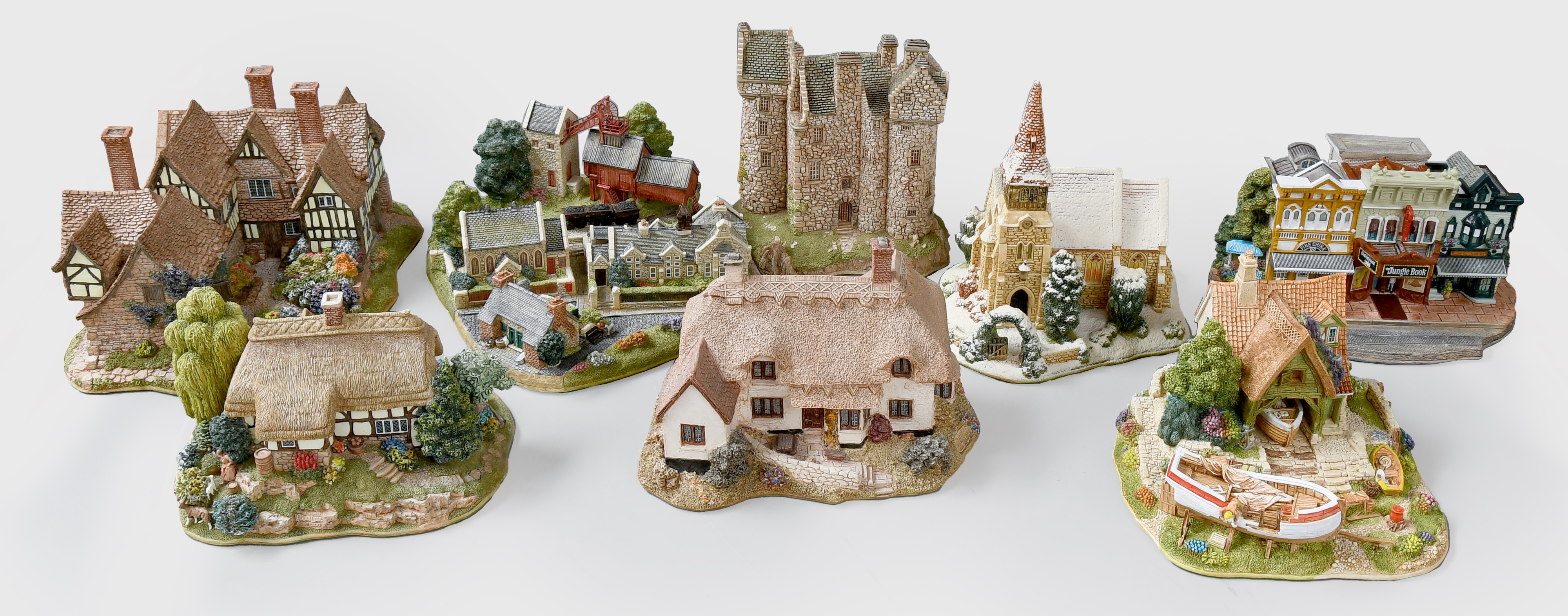 Lot 221 - Lilliput Lane: A collection of approximately