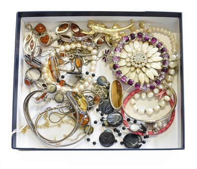 Lot 364 - A Quantity of Costume Jewellery, including...