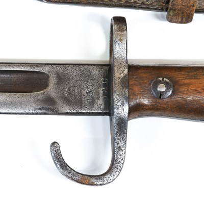 Lot 379 - A Rare British 1907 Pattern Sword Bayonet with...