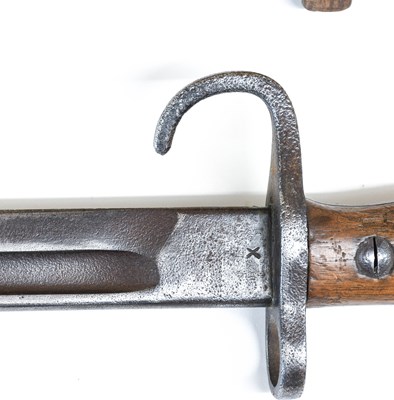Lot 379 - A Rare British 1907 Pattern Sword Bayonet with...