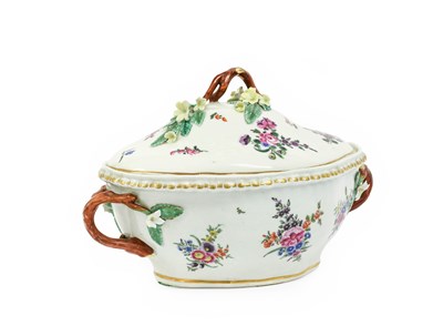 Lot 2 - A Worcester Porcelain Tureen and Cover, circa...