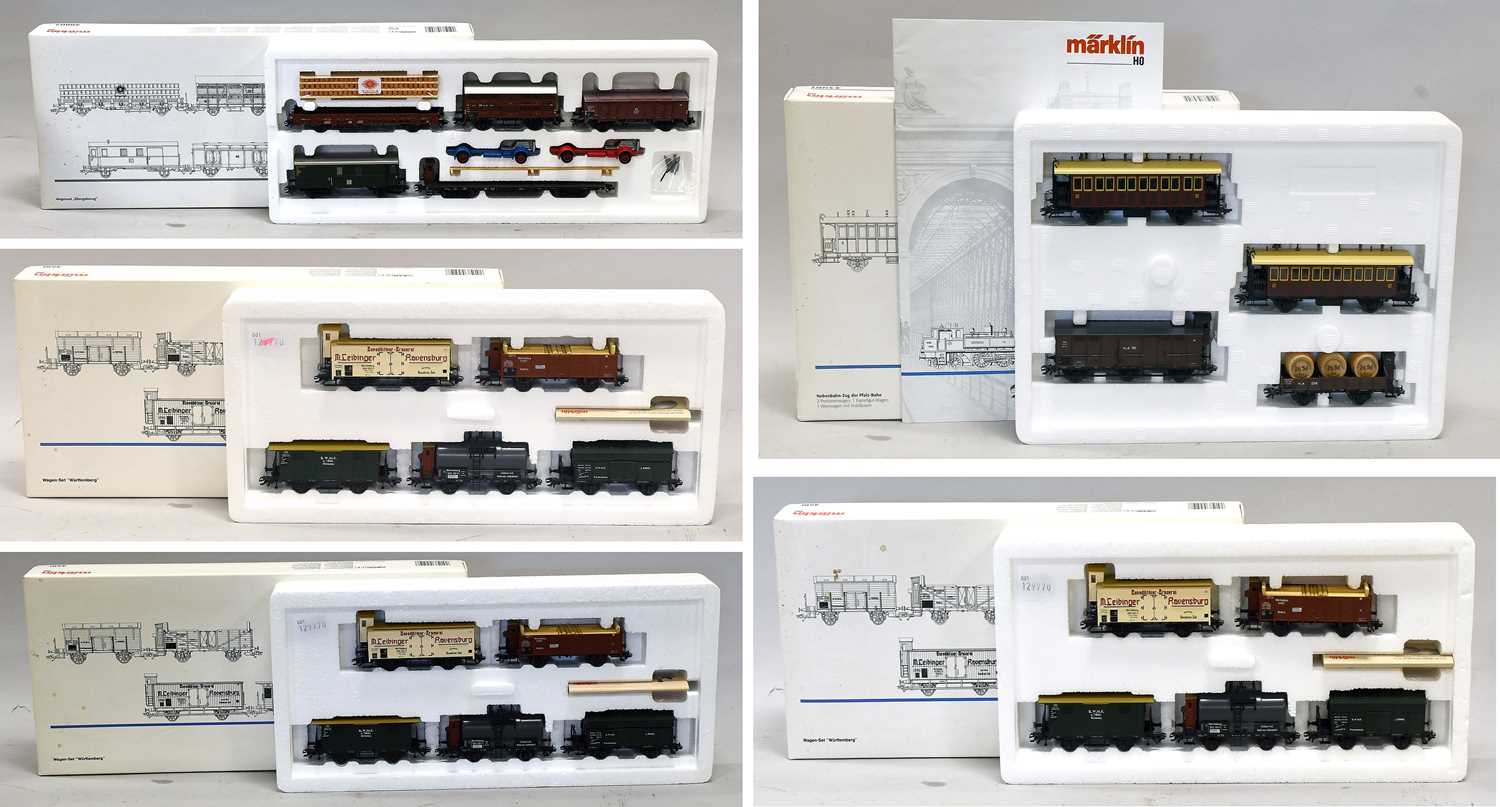 Lot 3260 - Marklin HO Gauge Wagon/Coach Sets