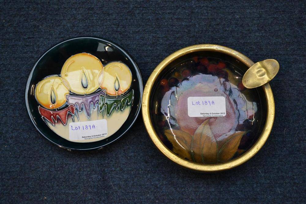 Lot 189 - A Moorcroft Pomegranate pattern ashtray and a modern Moorcroft ashtray (2nd quality)