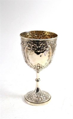 Lot 37 - A large silver presentation trophy with repousse decoration, Sheffield, 1902