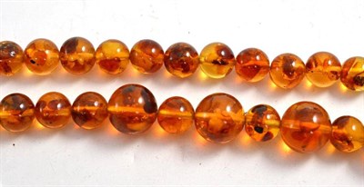 Lot 97 - An amber bead necklace
