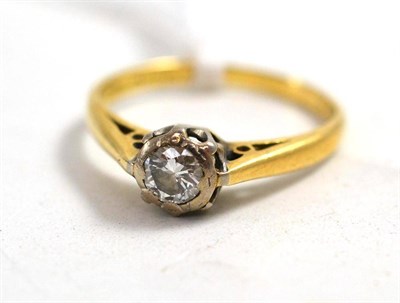 Lot 108 - An 18ct gold diamond solitaire ring