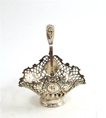 Lot 120 - A pierced silver sugar basket (lacking liner)