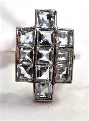 Lot 177 - An Art Deco style aquamarine cluster ring, stamped '18CT'