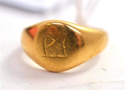 Lot 179 - An 18ct gold signet ring