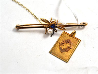 Lot 200 - An insect bar brooch, stamped '9CT' and a 9ct gold 'Pisces' pendant