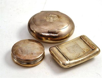 Lot 333 - Circular 'bun' snuff box and two others