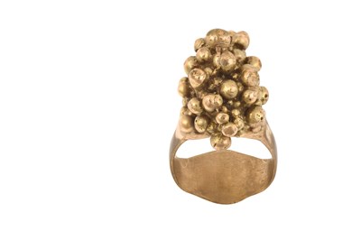 Lot 2353 - A 9 Carat Gold Ring of abstract bead work form,...