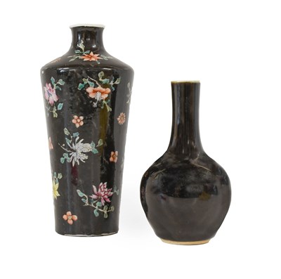 Lot 110 - A Chinese Porcelain Vase, Qianlong reign mark...
