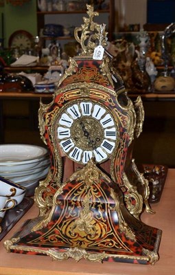 Lot 426 - A reproduction boulle type bracket clock with bracket