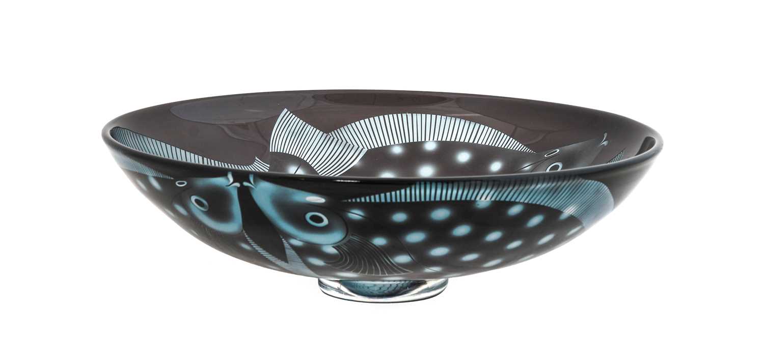 Lot 46 - Ruth Dresman (b.1961): Plaice Bowl, hand blown...