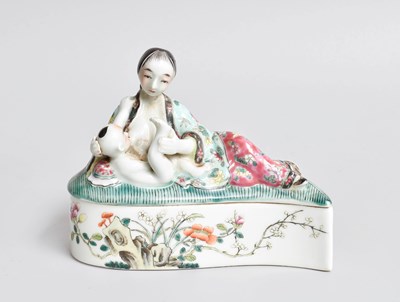 Lot 289 - A Chinese Porcelain Box and Cover, Qing...