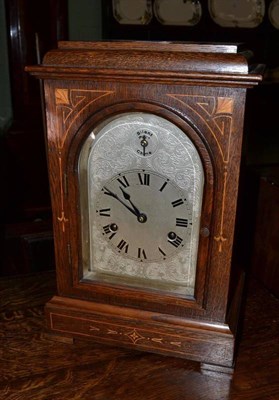 Lot 561 - A chiming mantel clock