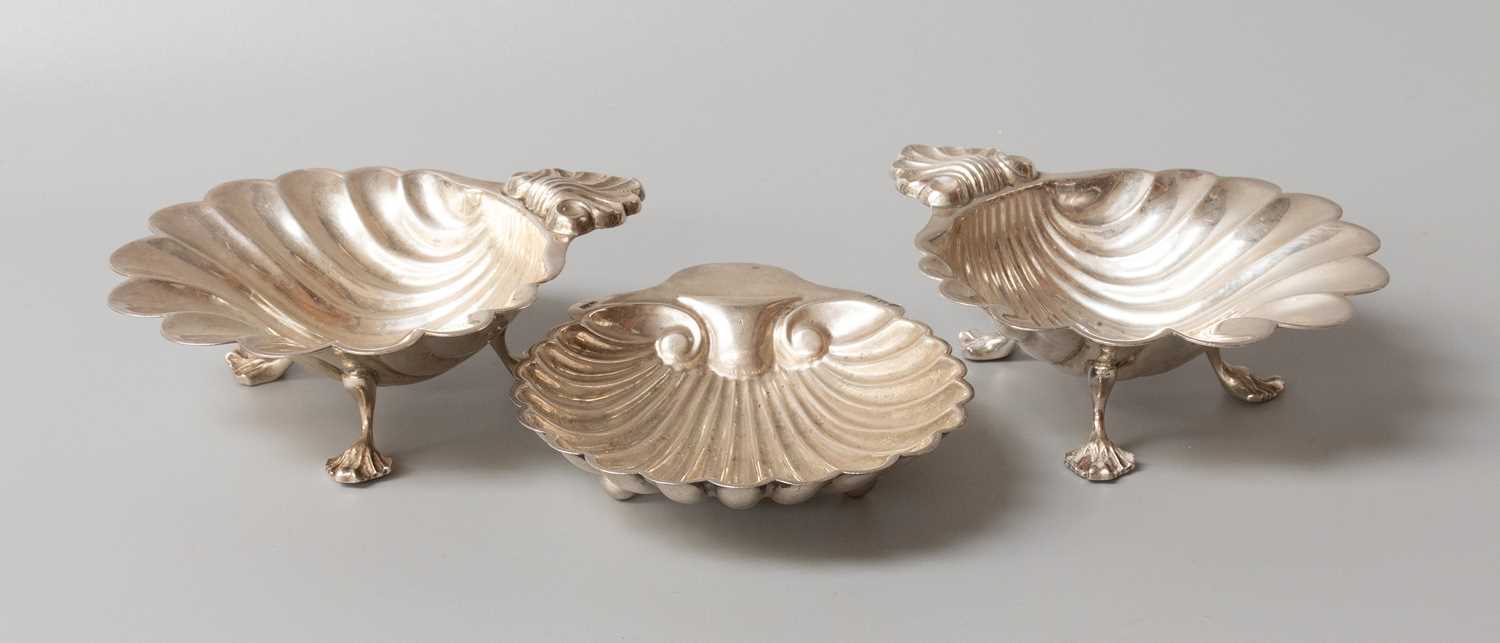 Lot 27 - A Pair of Elizabeth II Silver Dishes, by...