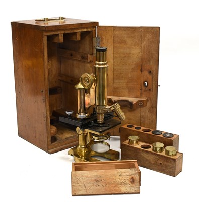 Lot 123 - E Leitz Wetzlar Microscope