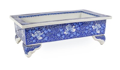 Lot 12 - A Chinese Porcelain Planter, late 18th/19th...