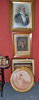 Lot 661 - Framed engraving of Robert Burns in a birdseye maple frame and nine other portraits