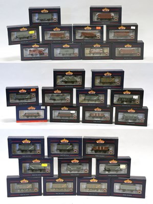 Lot 3185 - Bachmann OO Gauge Wagons