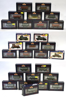 Lot 3190 - Bachmann OO Gauge Wagons